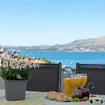 Modernes Mit Gartennutzung- Einer Gross By Interhome Traù