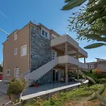 Modernes Mit Gartennutzung- Einer Gross By Interhome Appartamento Traù