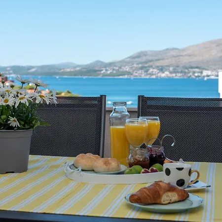 Modernes Mit Gartennutzung- Einer Gross By Interhome