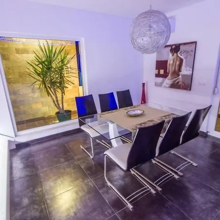 Appartement Modernes Mit Gartennutzung- Einer Gross By Interhome
