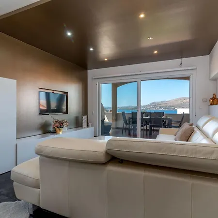 Modernes Mit Gartennutzung- Einer Gross By Interhome Appartement *