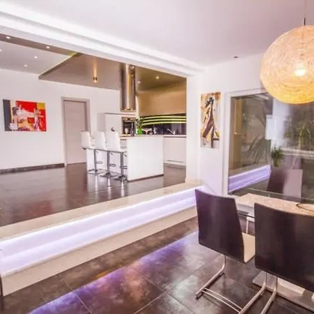 Appartement Modernes Mit Gartennutzung- Einer Gross By Interhome