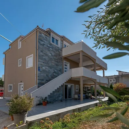 Modernes Mit Gartennutzung- Einer Gross By Interhome Lägenhet Trogir