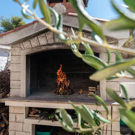 Modernes Mit Gartennutzung- Einer Gross By Interhome Trogir