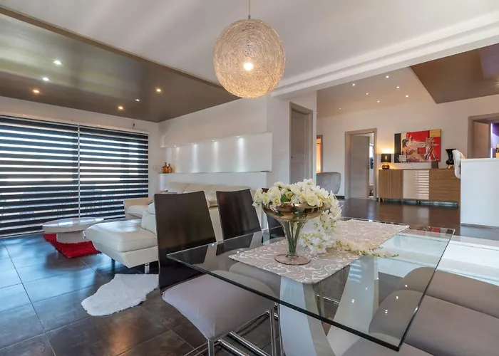 Modernes Mit Gartennutzung- Einer Gross By Interhome * 特罗吉尔