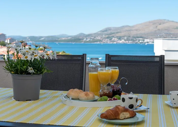 Modernes Mit Gartennutzung- Einer Gross By Interhome