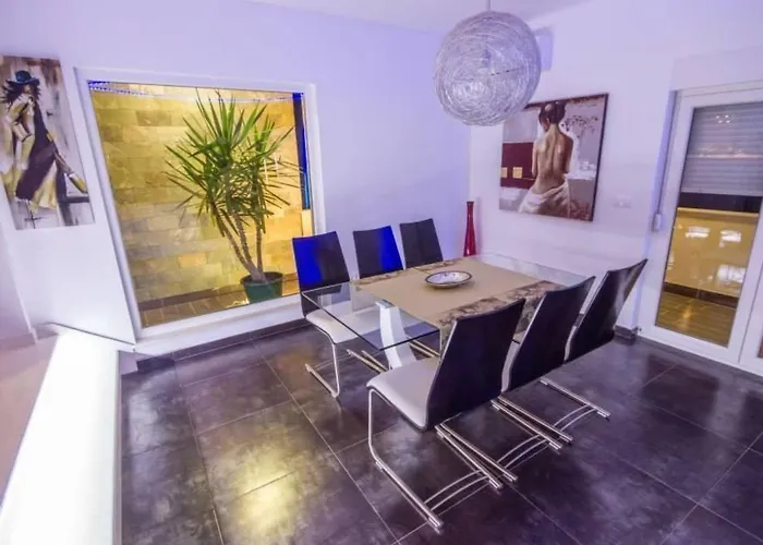 Appartement Modernes Mit Gartennutzung- Einer Gross By Interhome