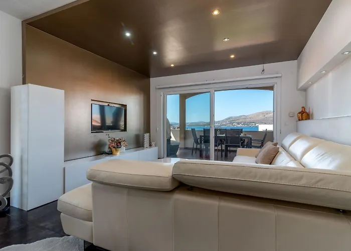 Modernes Mit Gartennutzung- Einer Gross By Interhome Appartement *