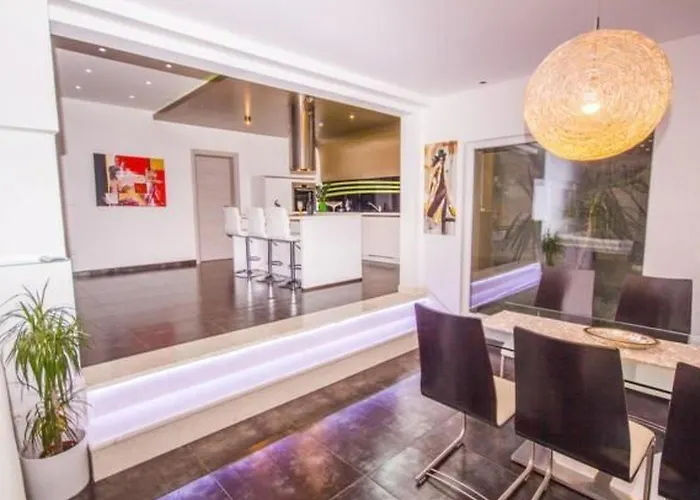 Appartement Modernes Mit Gartennutzung- Einer Gross By Interhome