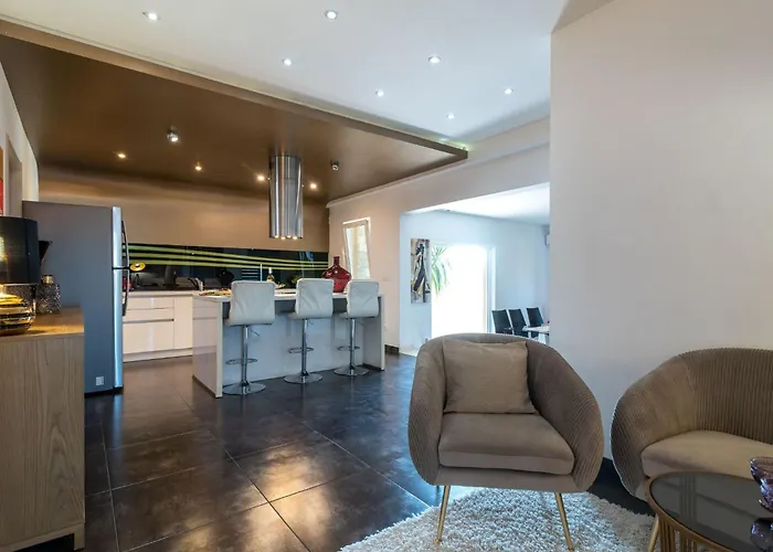 Modernes Mit Gartennutzung- Einer Gross By Interhome Appartement *