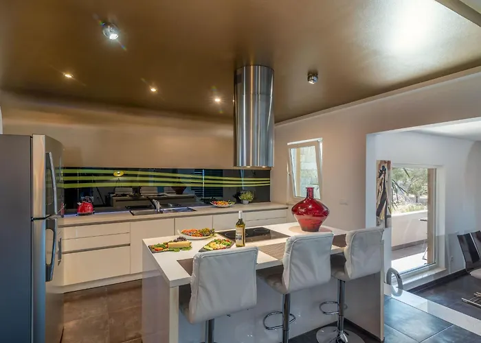 Appartement Modernes Mit Gartennutzung- Einer Gross By Interhome *