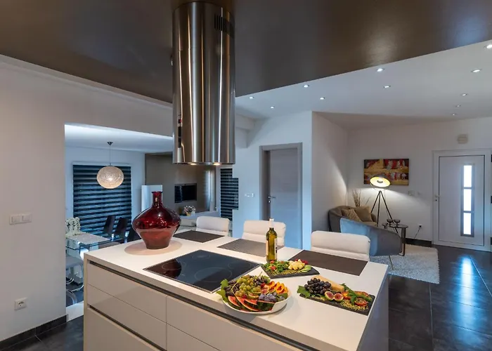 Modernes Mit Gartennutzung- Einer Gross By Interhome * Trogir