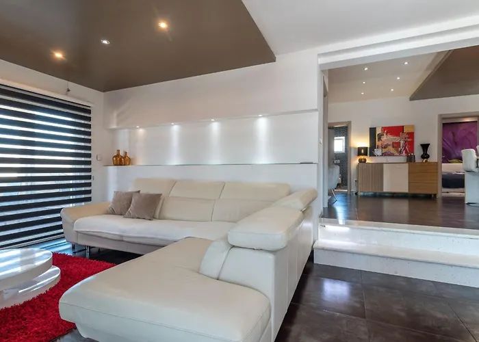 Modernes Mit Gartennutzung- Einer Gross By Interhome Appartement Trogir