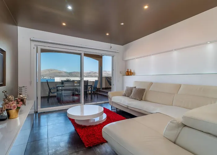 Appartement Modernes Mit Gartennutzung- Einer Gross By Interhome