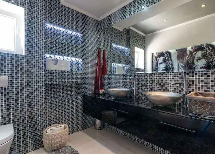 Modernes Mit Gartennutzung- Einer Gross By Interhome Trogir