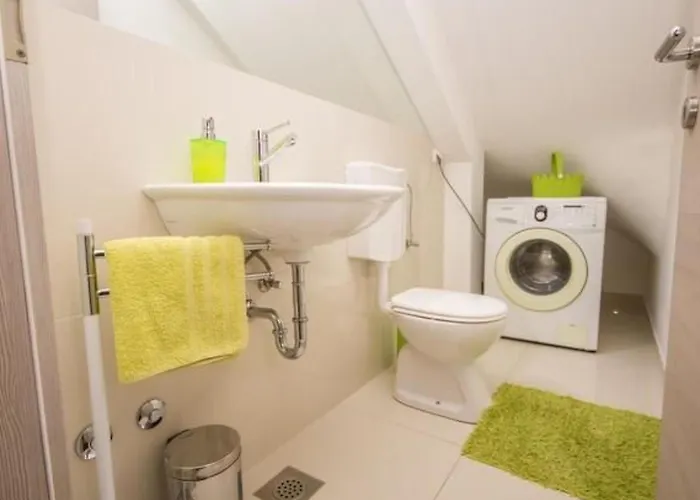 Modernes Mit Gartennutzung- Einer Gross By Interhome Appartement