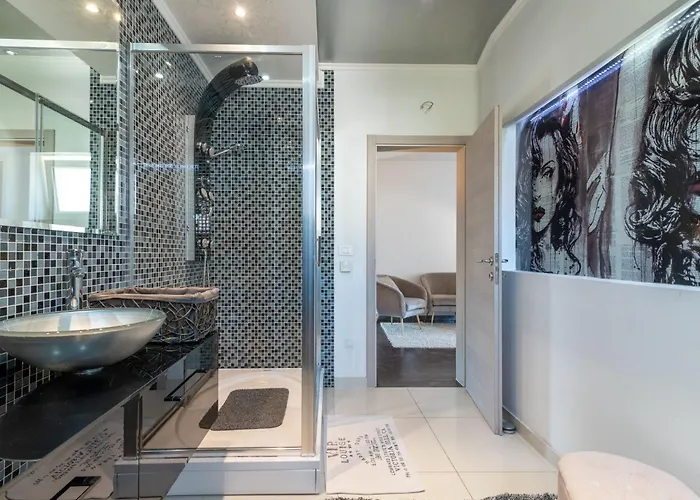 Modernes Mit Gartennutzung- Einer Gross By Interhome