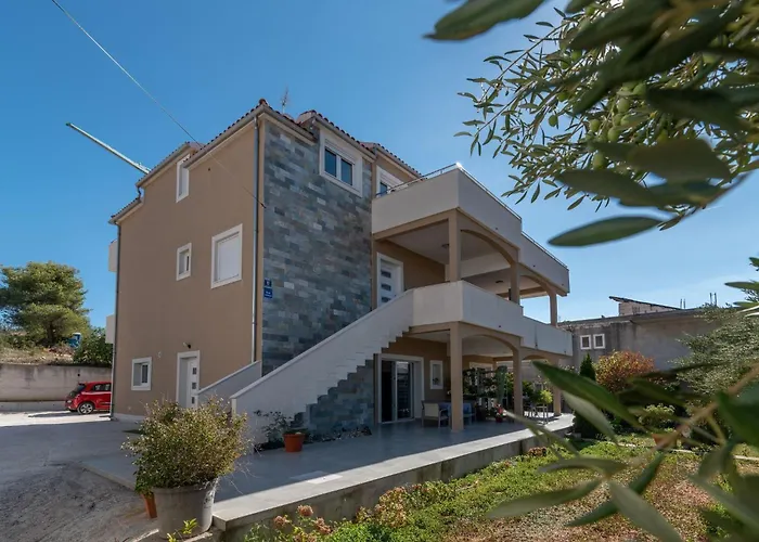 Modernes Mit Gartennutzung- Einer Gross By Interhome Appartement Trogir