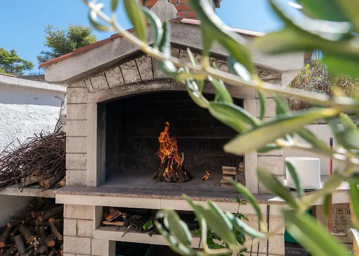 Modernes Mit Gartennutzung- Einer Gross By Interhome 特罗吉尔
